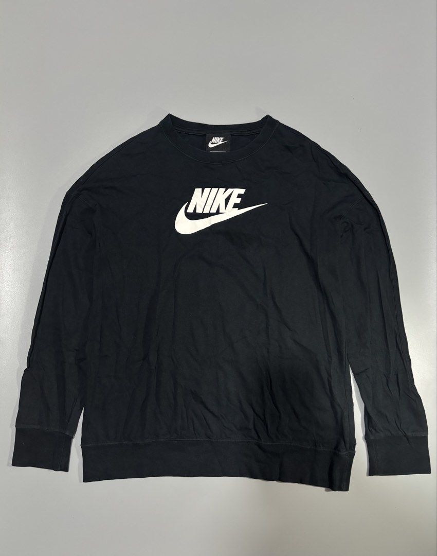 Nike Sweat Shirt (Category: Coats, Jackets and Outerwear) located in Tacloban City. Submitted by katimmyroy (Listing ID 1464878472, Image 2). Description: Dimensions: 20x24 Size Size XL on tag (Best fit Medium) No issue .