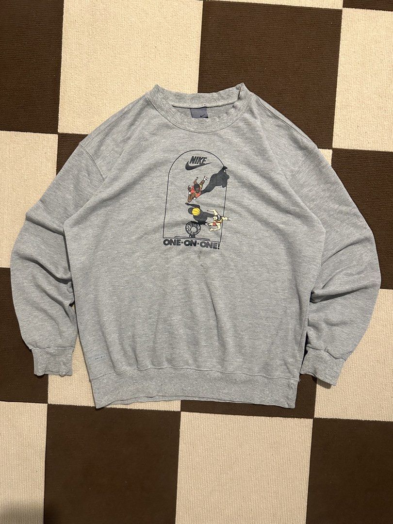 Nike sweatshirt (Category: Coats, Jackets and Outerwear) located in Baguio. Submitted by thriftowen (Listing ID 1464920758, Image 1). Description: .