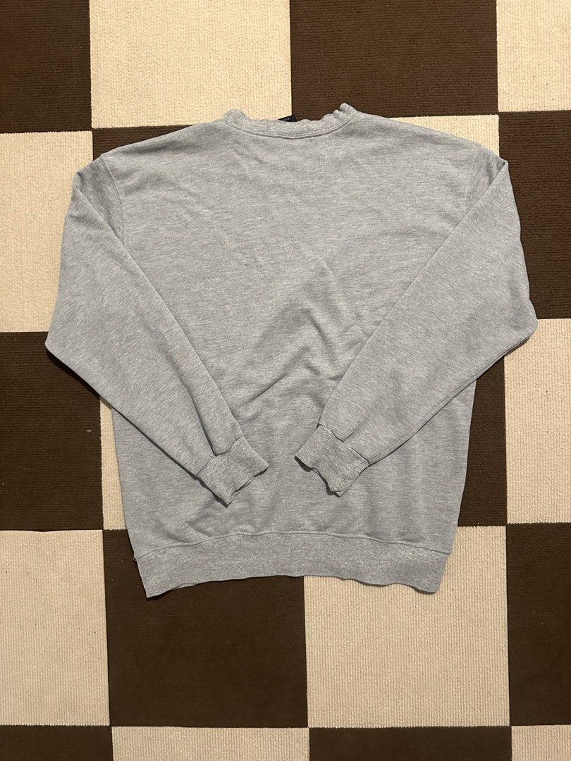 Nike sweatshirt (Category: Coats, Jackets and Outerwear) located in Baguio. Submitted by thriftowen (Listing ID 1464920758, Image 2). Description: .