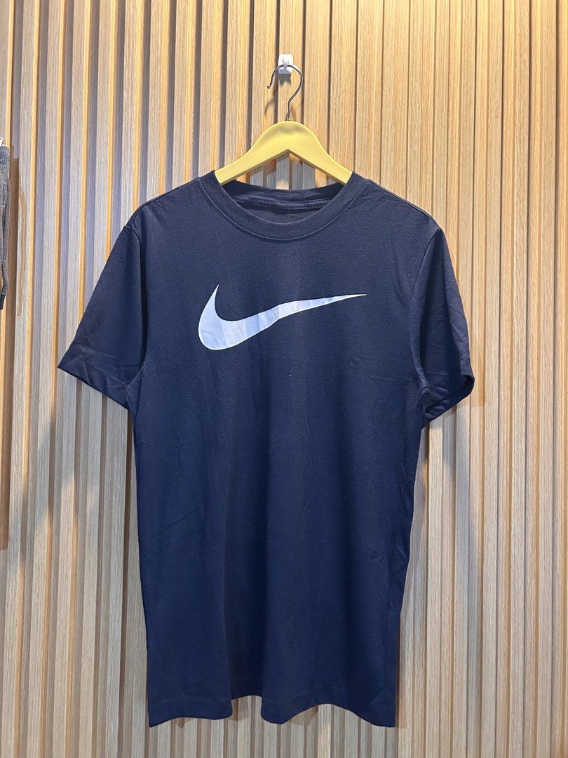 NIKE SWOOSH (Category: Tshirts & Polo Shirts ) located in Tubod. Submitted by just_thrift.1 (Listing ID 1464771558, Image 1). Description: ‼️FOR SALE‼️FOR SALE‼️ NIKE SWOOSH Size: Small 📐Width: 18 📐Length: 28 🎨Color Rate: 9.8/10 ✅Excellent Condition ✅No issue ₱350 “Disclaimer: I am ( Kyle ) not affiliated with [Brand Name] and do not receive any compensation for this content. The views and opinions expressed here are entirely my own.”.