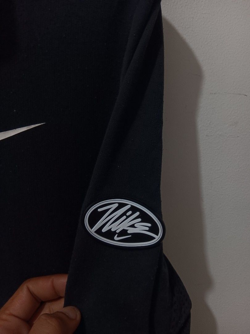 NIKE SWOOSH (Category: Coats, Jackets and Outerwear) located in Dauis. Submitted by udenglegaspi (Listing ID 1464830915, Image 3). Description: .