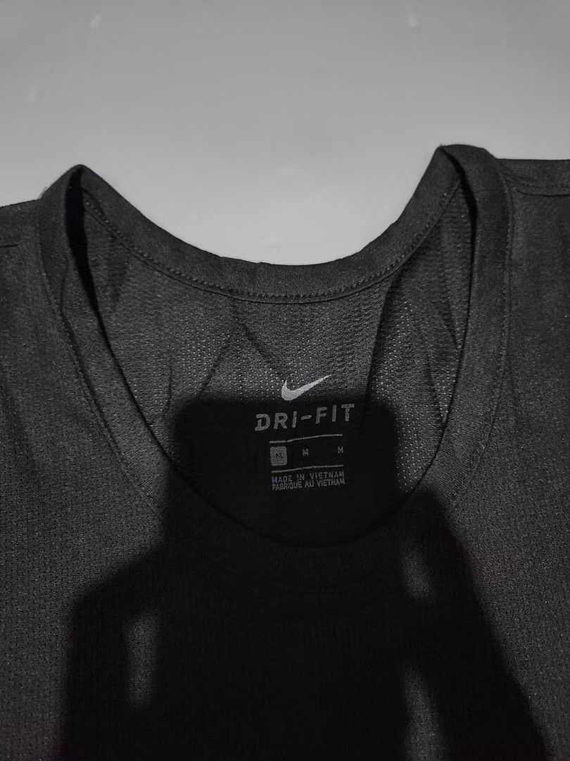 nike tanktop (Category: Activewear) located in General Santos City (Dadiangas). Submitted by alzacksimo35414 (Listing ID 1464906379, Image 2). Description: PHOTO MAY VARY DUE TO LIGHTING 🥰 Brand: NIKE Tanktop ✅️size M ✅️actual dimention 19 × 29.5 ✅️as new condition ✅️9.9 colorate ✅no issue 580 +sf DISCLAIMER: Please note that I ZACK SIMON is not affiliated with or endorsed by any brand. Any brand names or trademarks mentioned are the properties 