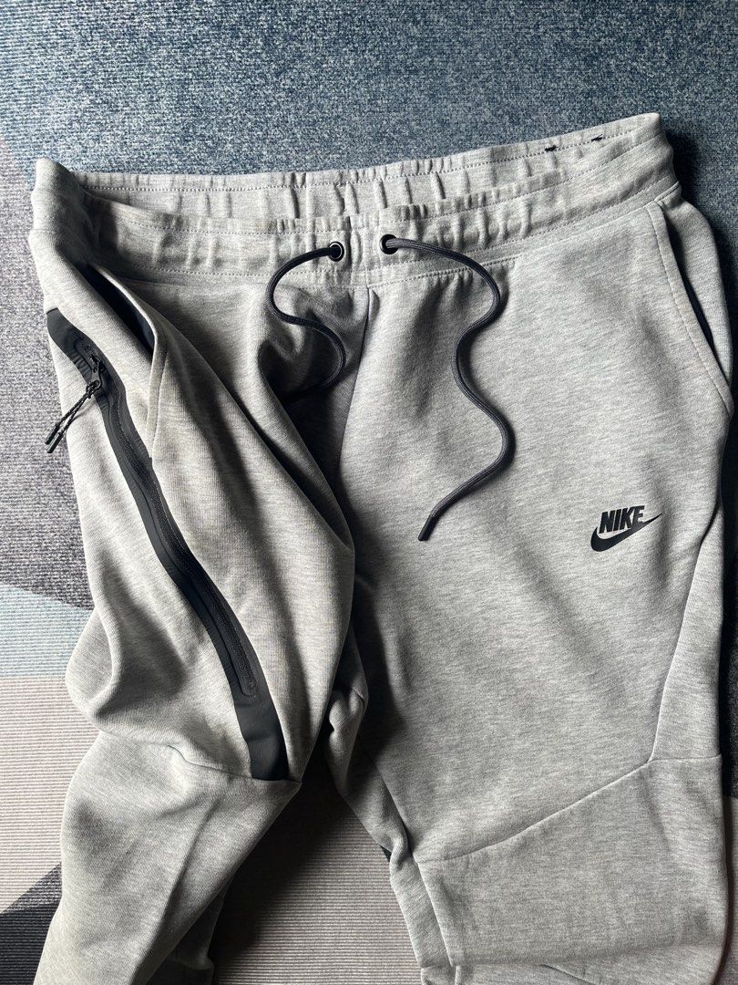 Nike Techfleece Jogger Pants (Category: Joggers) located in Paranaque City. Submitted by mackraven260159 (Listing ID 1464881140, Image 2). Description: Waist 32-36 x Length 38 No Issue Ready to Use .