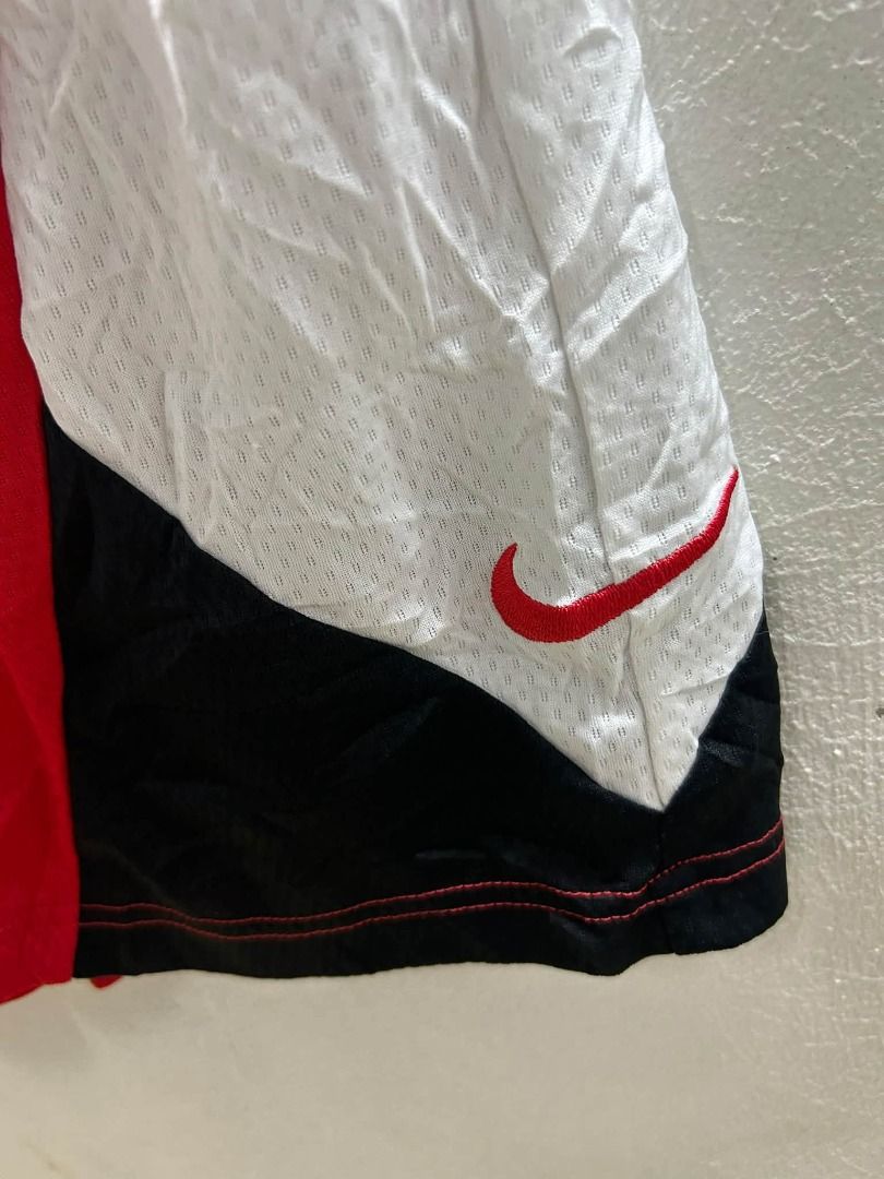 NIKE TRIANGLE DRIFIT SHORT (Category: Activewear) located in Caloocan City. Submitted by j3ngsanity (Listing ID 1464909178, Image 3). Description: ISSUE : 2 MIN LINTS / NEED WASH SIZE : 28-32x19x14.