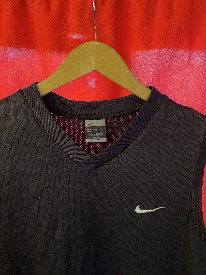 NIKE VINTAGE SIDE SWOOSH SANDO (Category: Activewear) located in Minglanilla. Submitted by celathrift (Listing ID 1464828804, Image 2). Description: NIKE VINTAGE SANDO SILVER TAG EXCELLENT CONDITION NEED WASH ONLY 9/10 COLOR RATE 22x29.