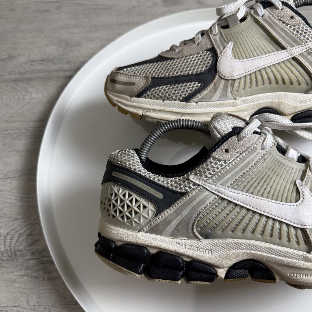 Nike Vomero 5 (Category: Sneakers) located in Valenzuela. Submitted by wornagainstudios (Listing ID 1464798841, Image 2). Description: .