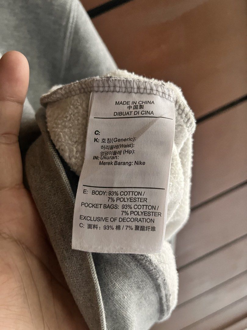 Nike x Stussy Grey Sweatshirt (Category: Coats, Jackets and Outerwear) located in Tagum. Submitted by thisisdavethriftzzz (Listing ID 1464917910, Image 3). Description: Dimension⬇️ Width: 25 Length: 27 Issue: Minimal stain, minimal bacon on neck, minimal stain on reevings Color rate: 9/10 Condition: Excellent Condition off / legit ₱2000.
