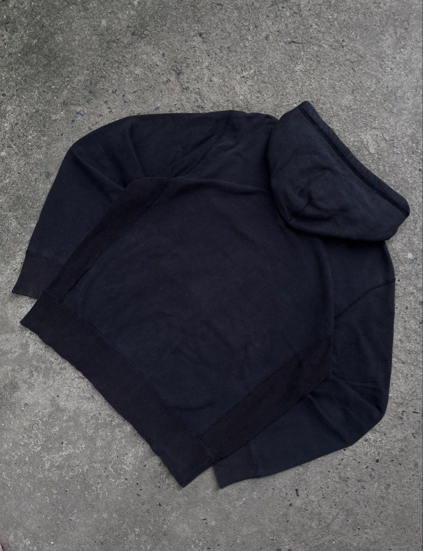 NIKE ZIP HOODIE (Category: Coats, Jackets and Outerwear) located in Las Pinas. Submitted by adthrift808 (Listing ID 1464784030, Image 2). Description: NIKE ZIP HOODIE Authentic Width: 23 Length: 26 Color rate: 8.5/10 Complete tags Well usedcondition Large on tag Issues: See photos DM ME FOR OTHER DETAILS!📥📥📥.
