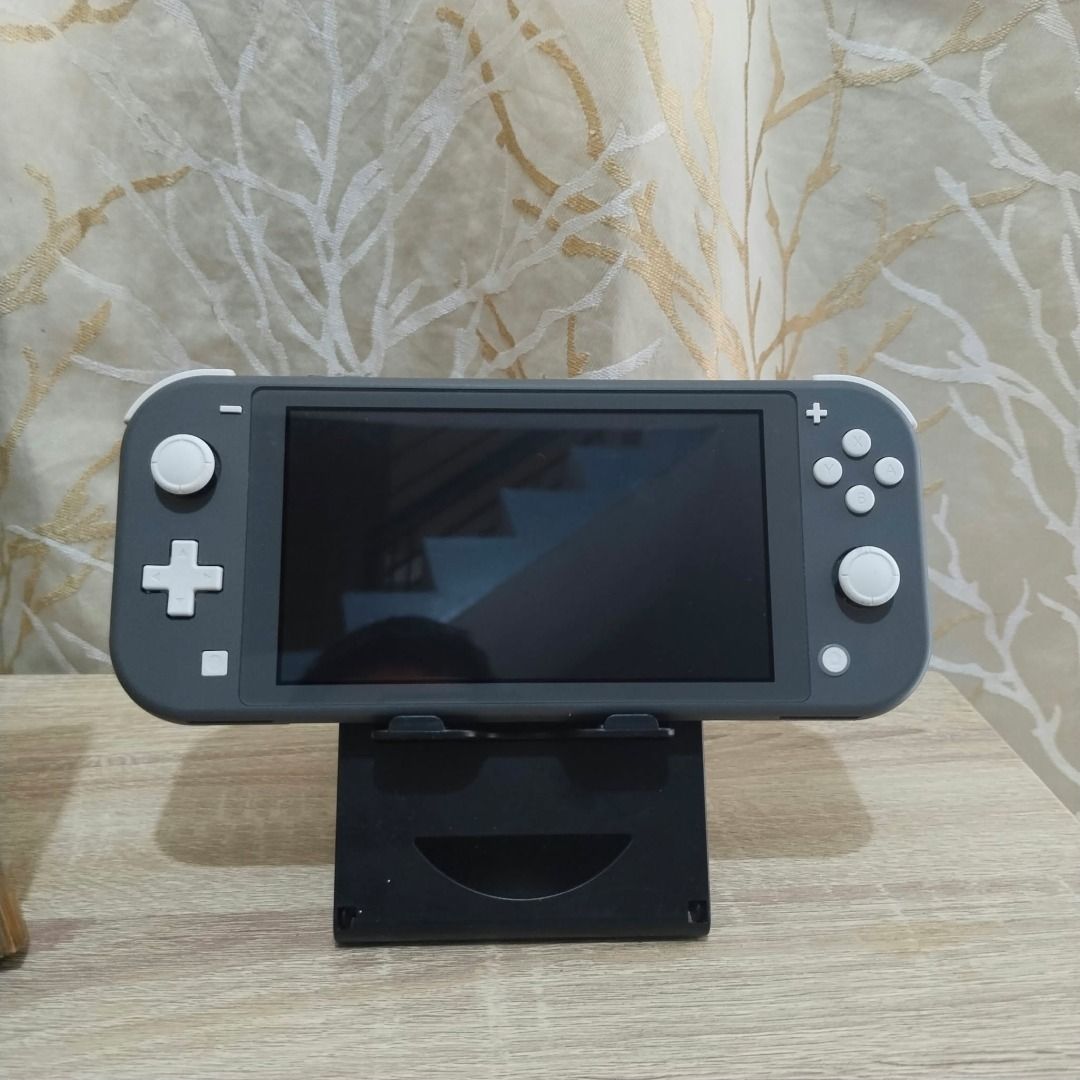 Nintendo Switch Lite Super Like NEW pa! (Category: Nintendo) located in Paranaque City. Submitted by thebiskwitcompany (Listing ID 1464823643, Image 2). Description: #189 Nintendo Switch Lite P5,495.00 only! -Unit only po -No Issue (buttons, analog, eshop, micro sd card reader, wifi etc) -Like New condition po sya -Just use any type-c charger to charge your nintendo switch, kahit yung cellphone charger nyo po pwede Shipping through Lalamove, Grab