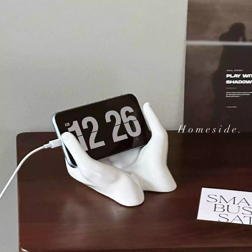 NORDIC MINIMALIST HAND MIRROR (Category: Frames & Pictures) located in Manila. Submitted by cristytah (Listing ID 1464873385, Image 3). Description: 🖤🤍 NORDIC MINIMALIST HAND MIRROR 🤍🖤 ✨ Black & White Hand-Shaped Desk Mirror 💰 PRICE: ₱390 / PIECE A simple yet stylish piece that adds a modern Nordic touch to your vanity, desk, or room. Perfect for both decoration and everyday use. 🪞✨ ✨ ON HAND ✨ Available in 1 design ✨ Hand-shaped mirror des