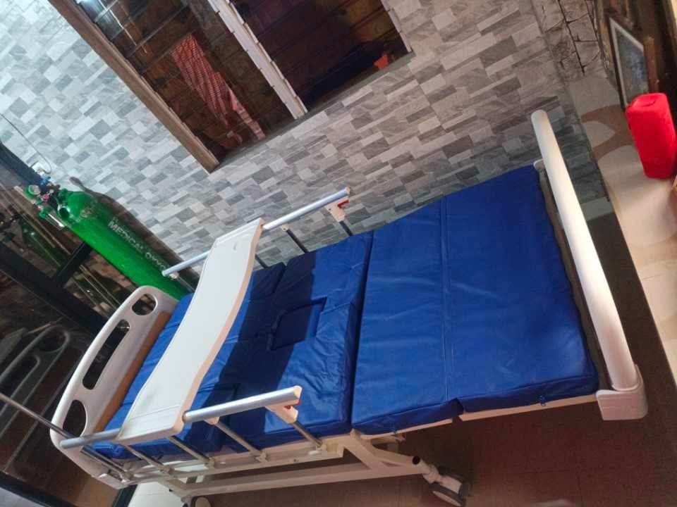 Nursing Bed 5 cranks (Category: Medical Supplies & Tools) located in Quezon City. Submitted by indaytals (Listing ID 1464946258, Image 2). Description: Nursing Bed 5 Cranks Brandnew Onhand High Quality Heavy Duty Direct message .
