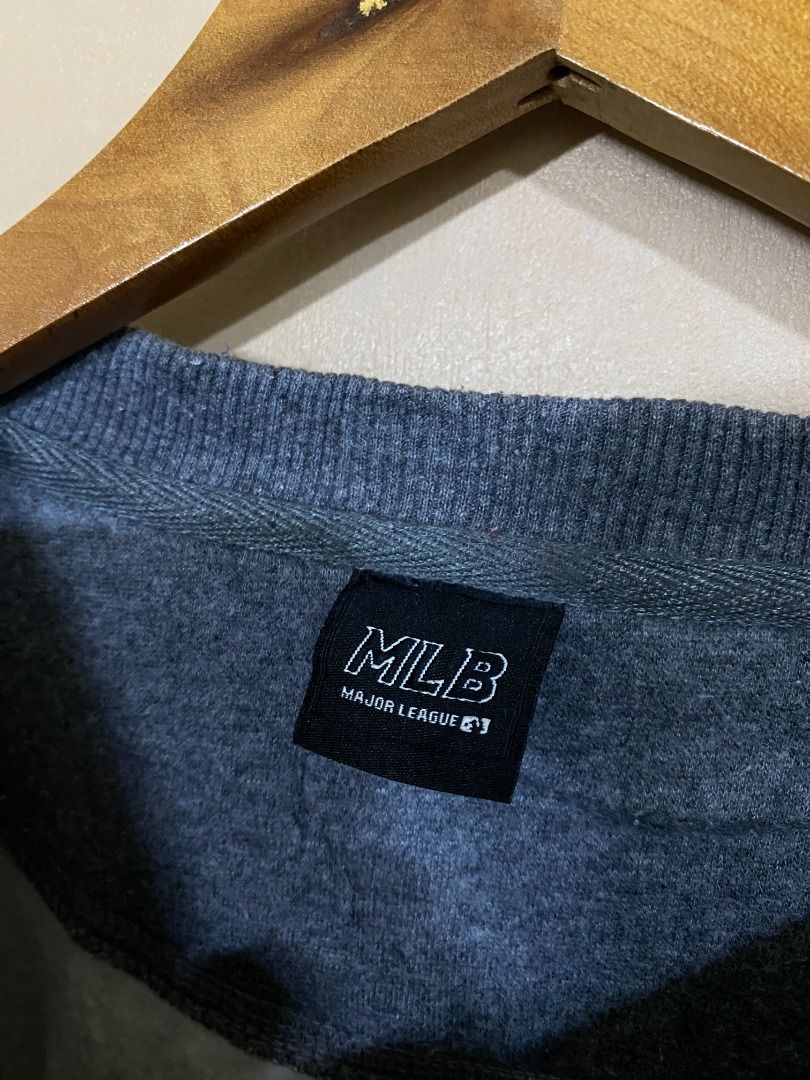 NY Giants Grey Sweatshirt (Category: Tshirts & Polo Shirts ) located in Cadiz. Submitted by thespotcdz (Listing ID 1464805803, Image 3). Description: Fits Medium 21.5 x 26.5.