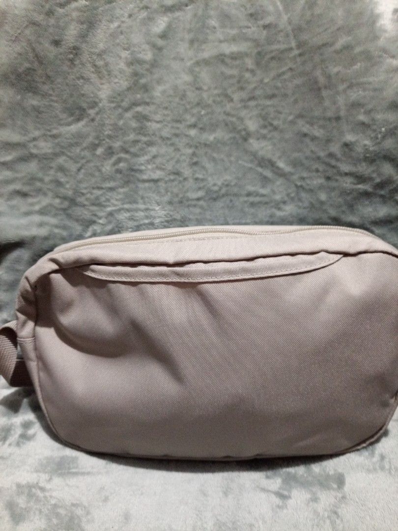 Nylon Sling Bag ( Japan Surplus) (Category: Cross-body Bags) located in Davao. Submitted by hermiepiam75360 (Listing ID 1464904145, Image 2). Description: .