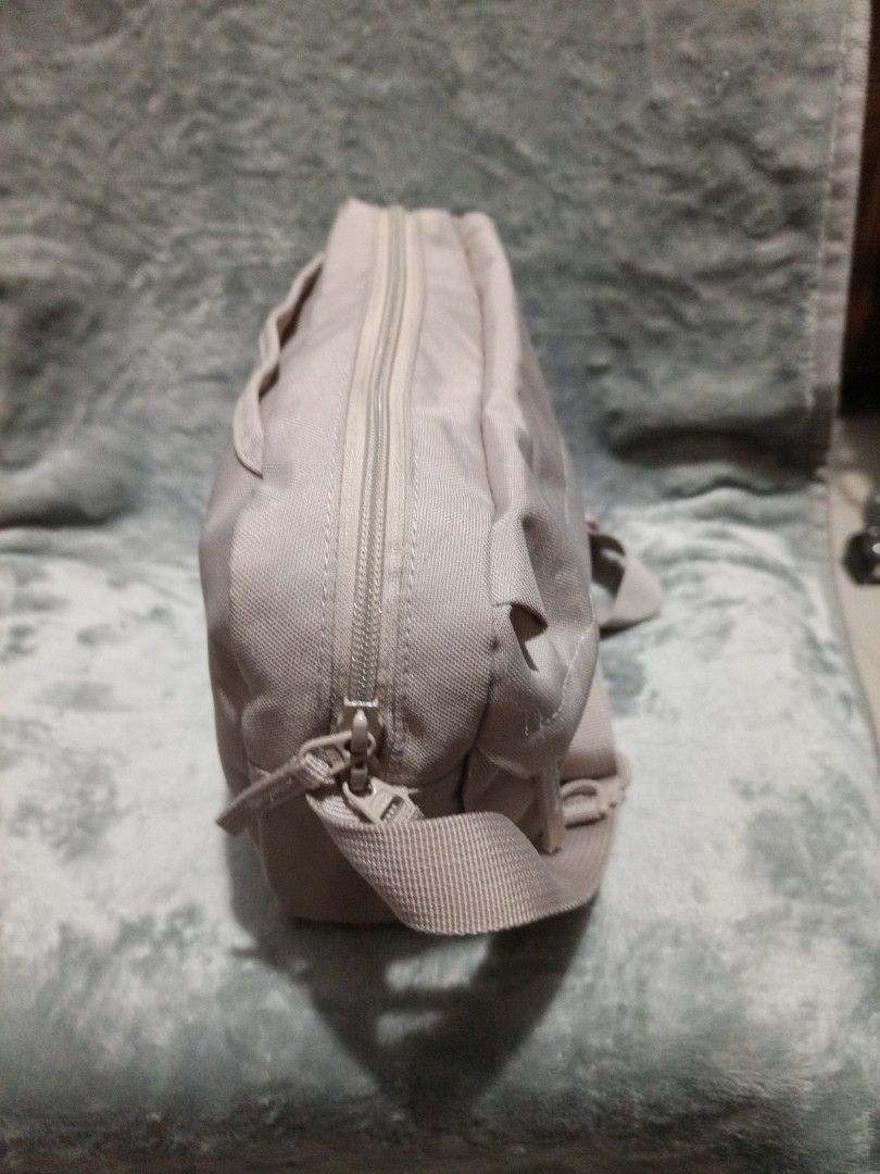 Nylon Sling Bag ( Japan Surplus) (Category: Cross-body Bags) located in Davao. Submitted by hermiepiam75360 (Listing ID 1464904145, Image 3). Description: .