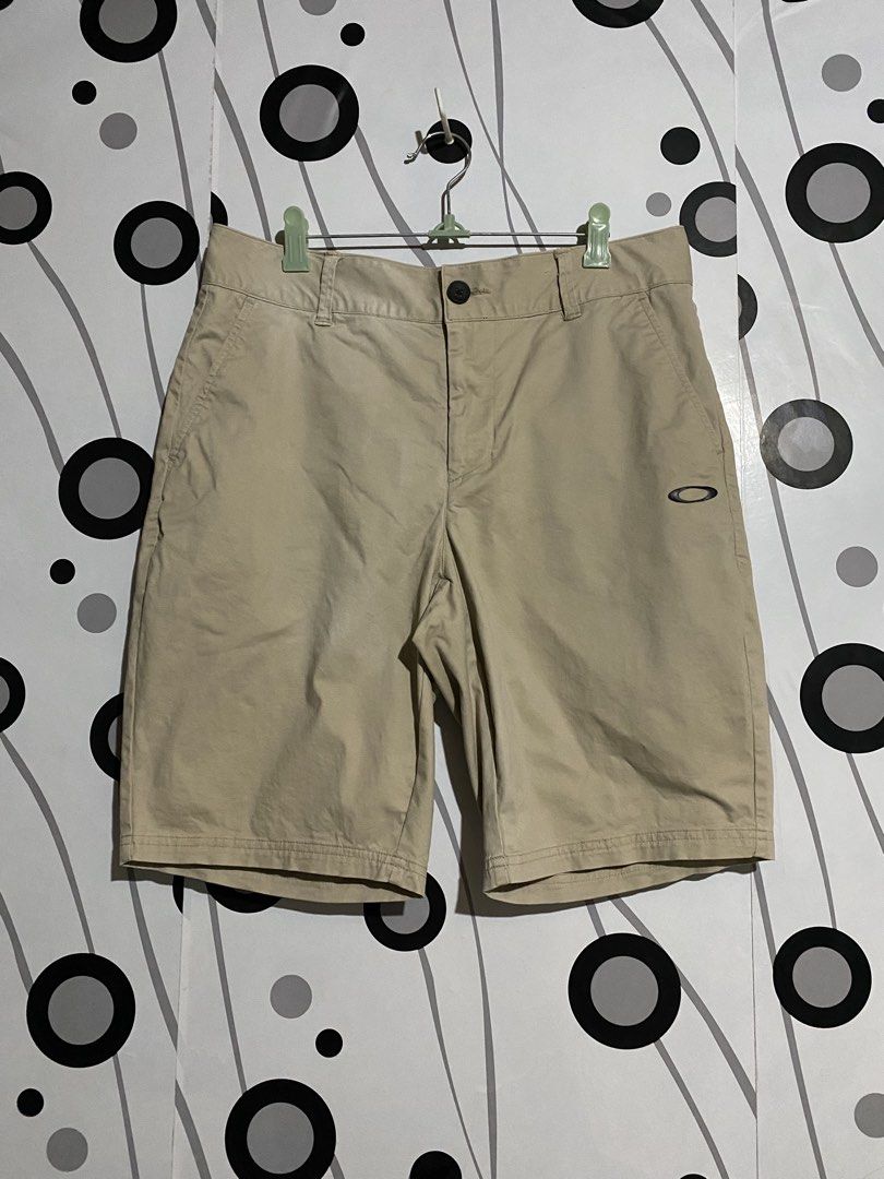 Oakley Chino Shorts (Category: Chinos) located in Cebu City. Submitted by patspickph (Listing ID 1464821317, Image 1). Description: This is a khaki men's casual flat-front chino or hybrid shorts featuring the distinctive Oakley ellipse logo on the left leg. size W31-33 L20 Excellent Condition.