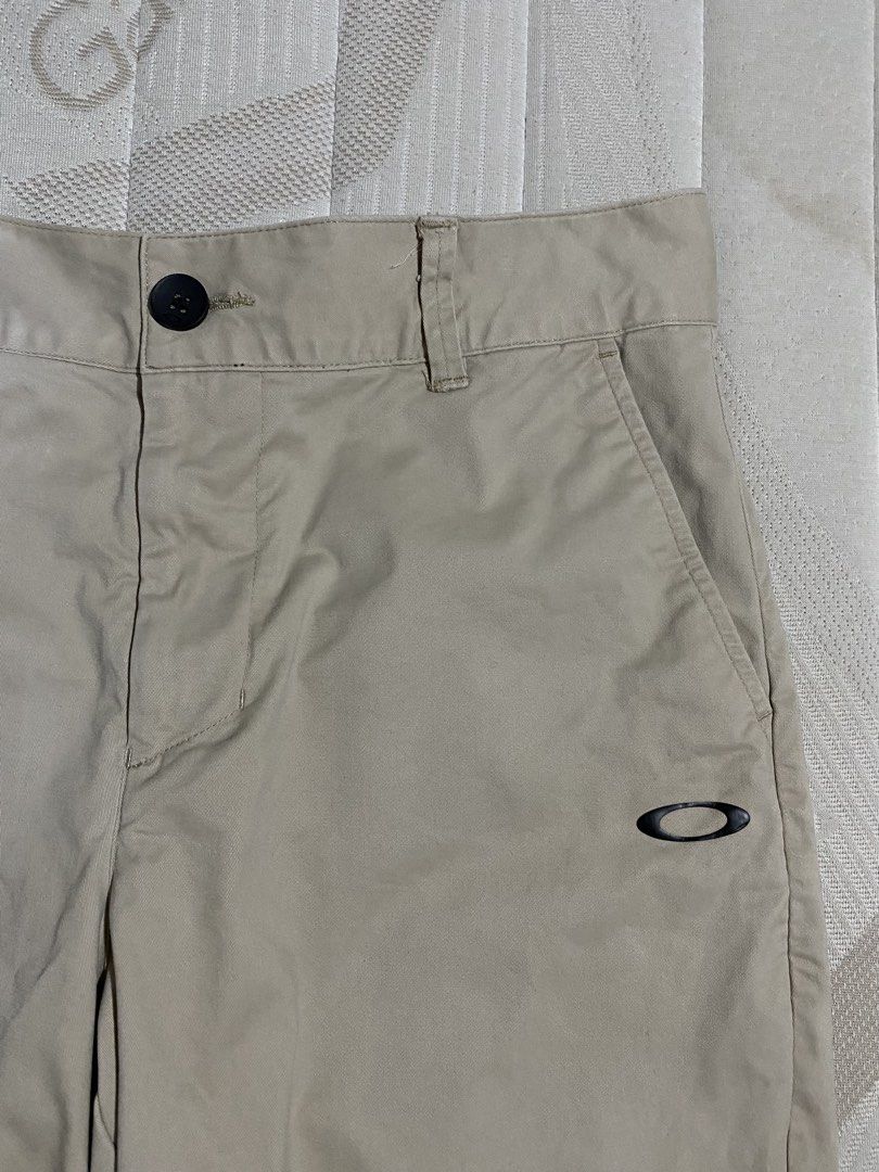 Oakley Chino Shorts (Category: Chinos) located in Cebu City. Submitted by patspickph (Listing ID 1464821317, Image 3). Description: This is a khaki men's casual flat-front chino or hybrid shorts featuring the distinctive Oakley ellipse logo on the left leg. size W31-33 L20 Excellent Condition.