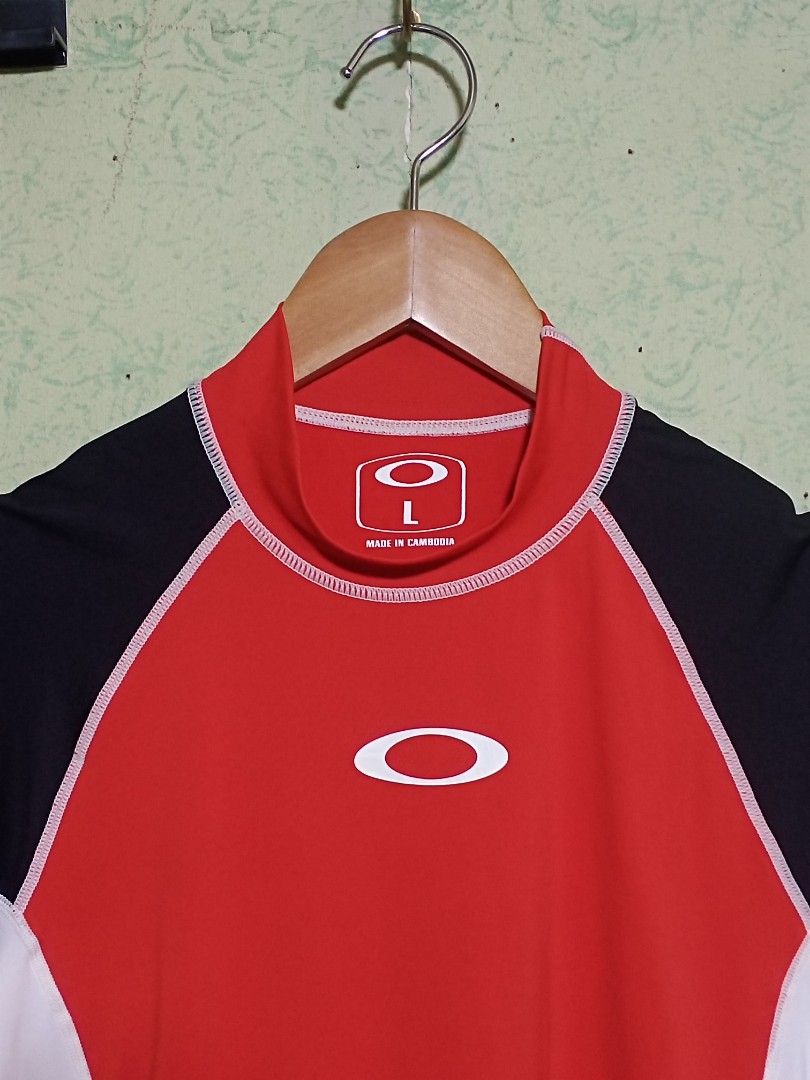 Oakley Rash Guard (Category: Tshirts & Polo Shirts ) located in Catbalogan. Submitted by thriftwthbart (Listing ID 1464885110, Image 2). Description: Ready to wear dimes: 18.5x26 cr: 10/10 no issue.