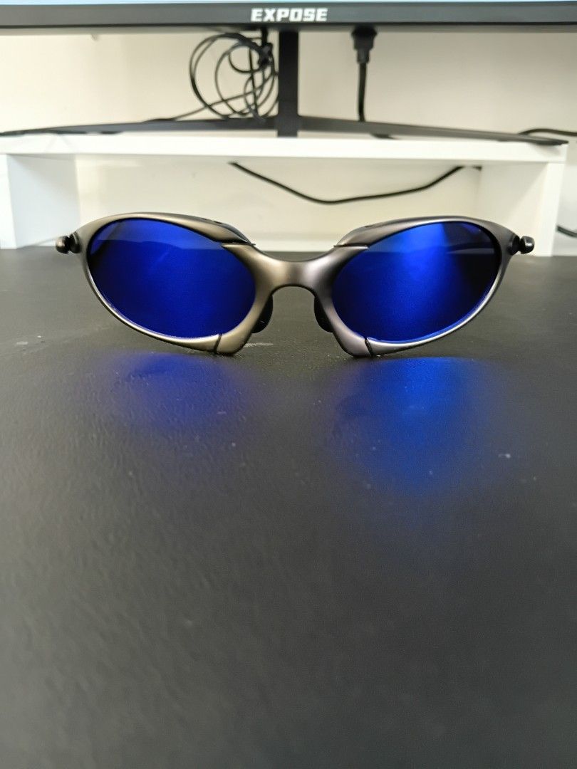 OAKLEY SHADES (Category: Sunglasses & Eyewear) located in Davao. Submitted by zzyow893 (Listing ID 1464881519, Image 3). Description: OAKLEY X-METAL Sports Sunglasses ROMEO Deep Blue / Gun Metal Polarized Lens Juliet 2 Ruby Red / Matte Gray Polarized Lens Both with Case & Cleaning Cloth P2,500 Each .