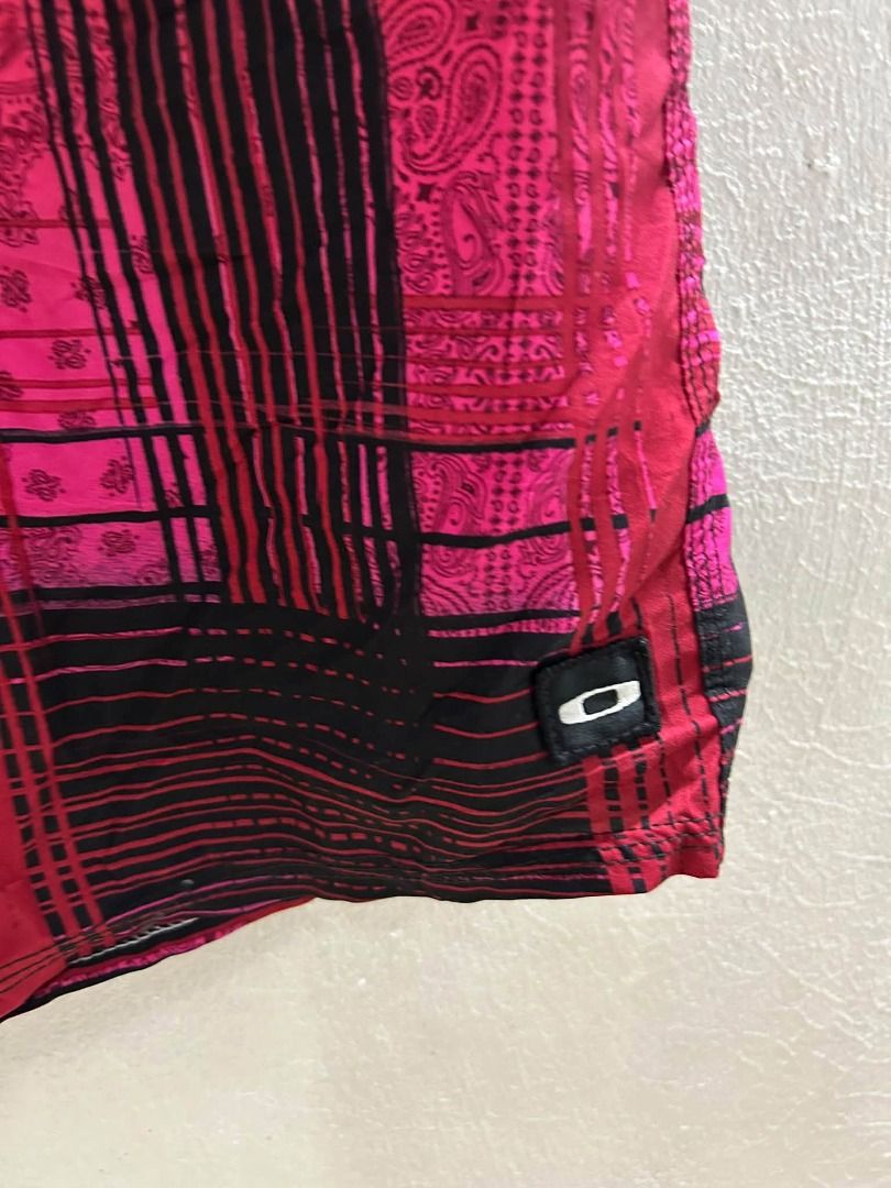 OAKLEY SURF SHORT (Category: Swim Trunks & Board Shorts) located in Caloocan City. Submitted by j3ngsanity (Listing ID 1464905307, Image 3). Description: SIZE : 34x21.5x12 ISSUE : LINTS AND MIN FADING BANDANG LIKOD.