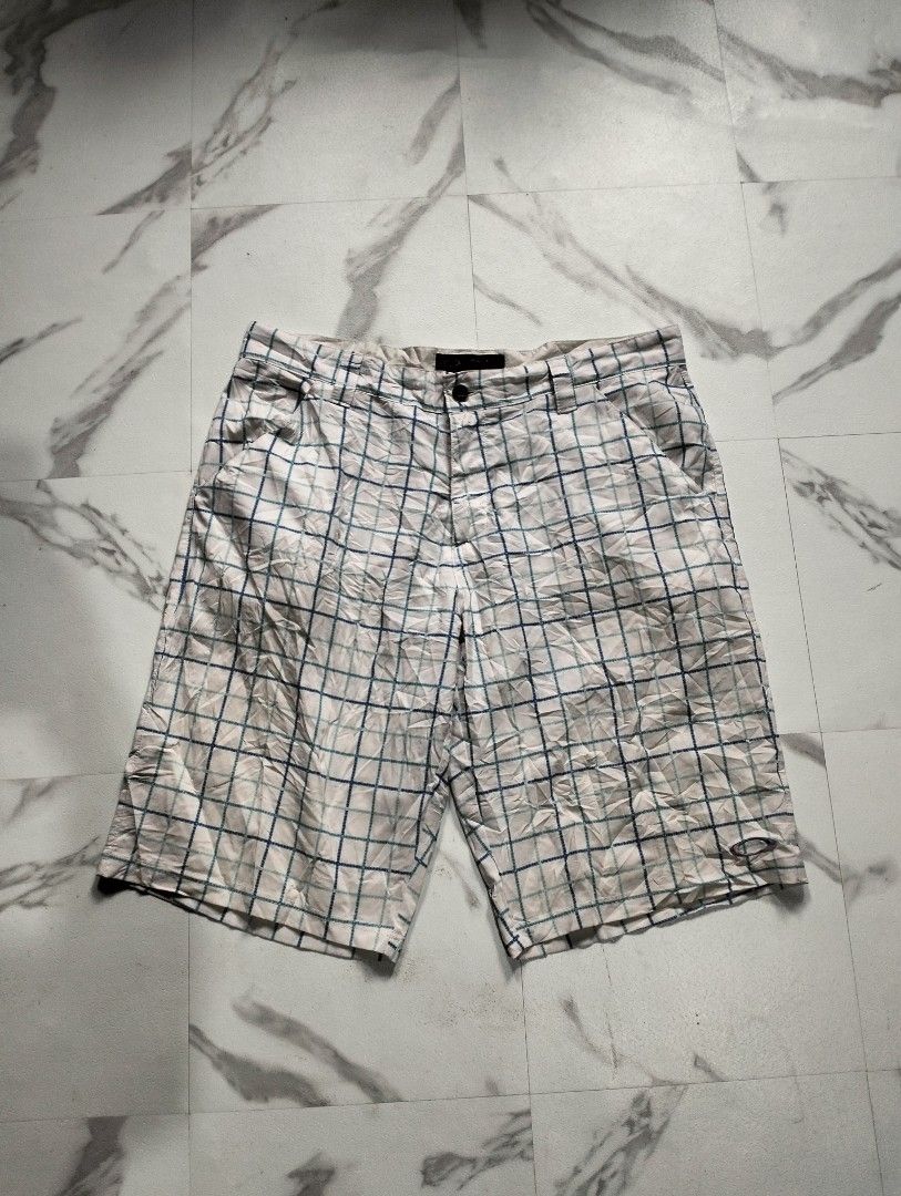 Oakley walking shorts 36 (Category: Activewear) located in Solana. Submitted by allgoodst.s (Listing ID 1464900686, Image 1). Description: Oakley walking shorts size 36 good condition needs wash 9/10 CR complete tags.