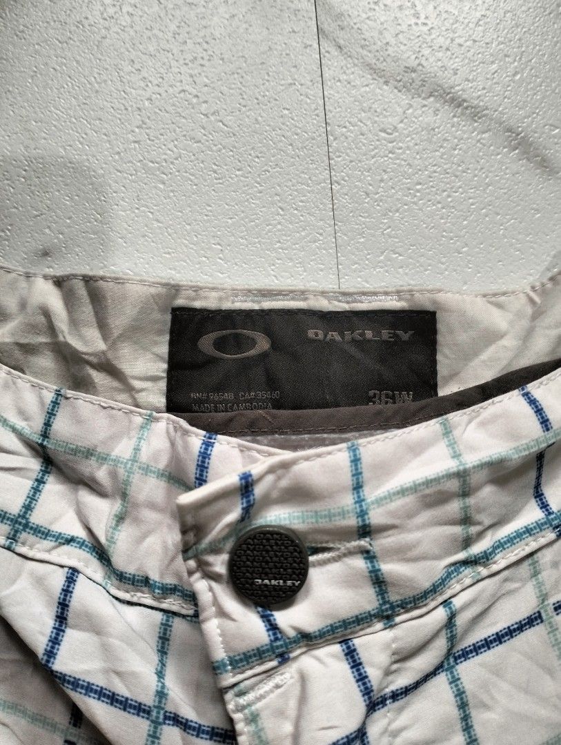 Oakley walking shorts 36 (Category: Activewear) located in Solana. Submitted by allgoodst.s (Listing ID 1464900686, Image 3). Description: Oakley walking shorts size 36 good condition needs wash 9/10 CR complete tags.