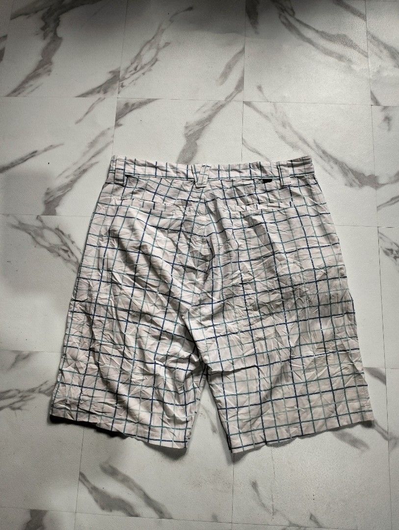 Oakley walking shorts 36 (Category: Activewear) located in Solana. Submitted by allgoodst.s (Listing ID 1464900686, Image 2). Description: Oakley walking shorts size 36 good condition needs wash 9/10 CR complete tags.