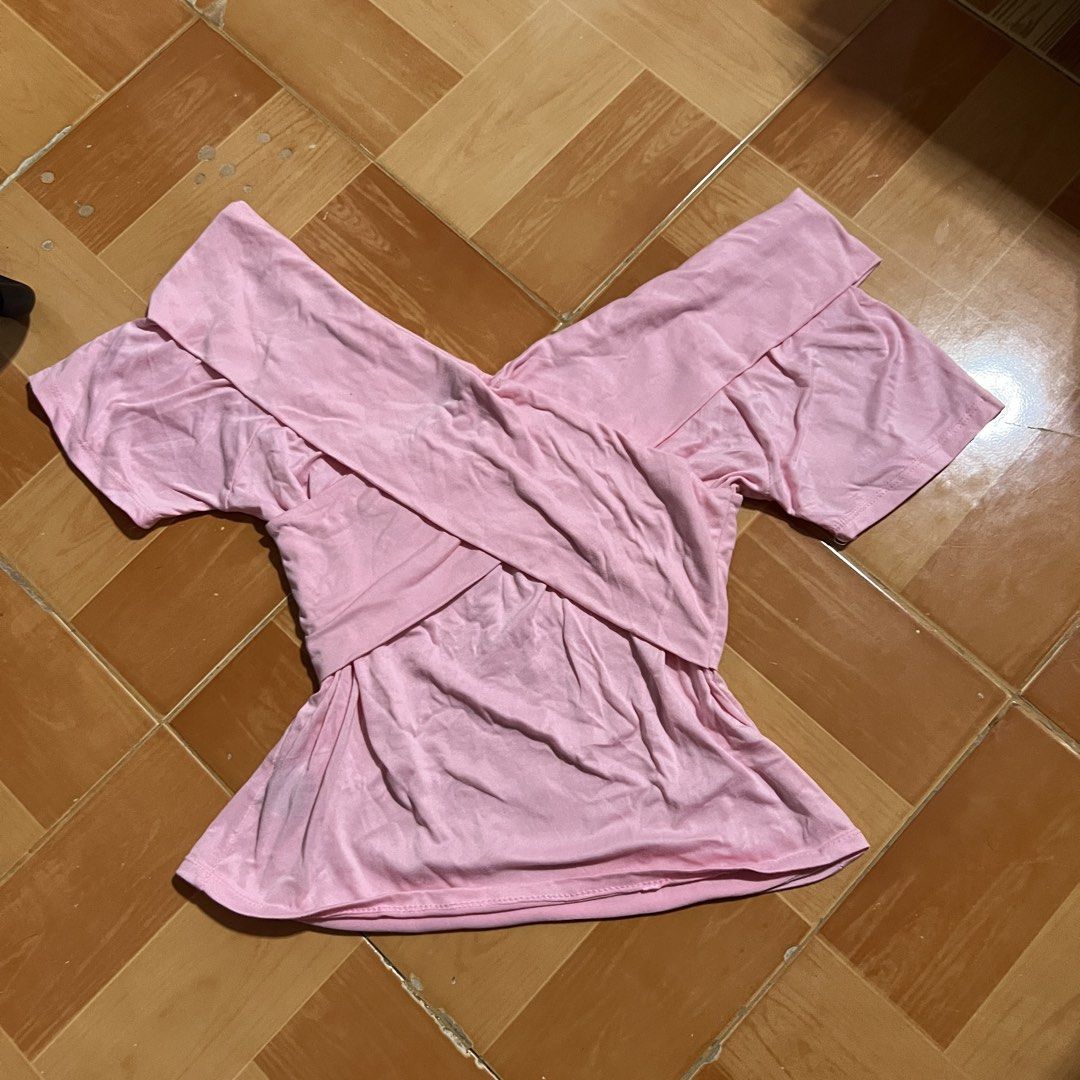 Off shoulder top (baby pink) (Category: Blouses) located in Imus. Submitted by yanaxiesights (Listing ID 1464870120, Image 2). Description: 𑣲⋆ baby pink off shoulder top ! 𑣲⋆ never used / brand new ! rfs: decluttering / hindi nagagamit :) — ᨳଓ . lalamove (fee to be shouldered by buyer), strictly payment first ! 📍 Cavite.