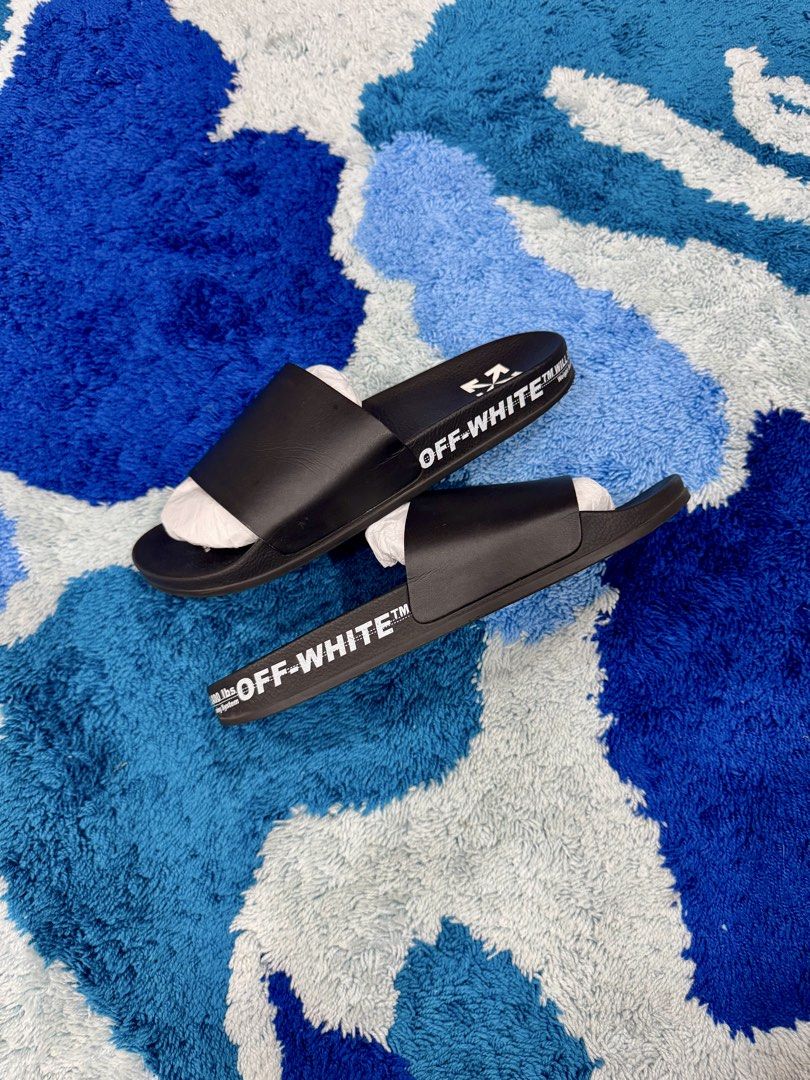 Off white (Category: Flipflops and Slides) located in Kuala Lumpur. Submitted by teen.st (Listing ID 1464946816, Image 2). Description: ⏩️ Ready stock ⏩️ Used 9+ ⏩️ 100% legit / Authentic.