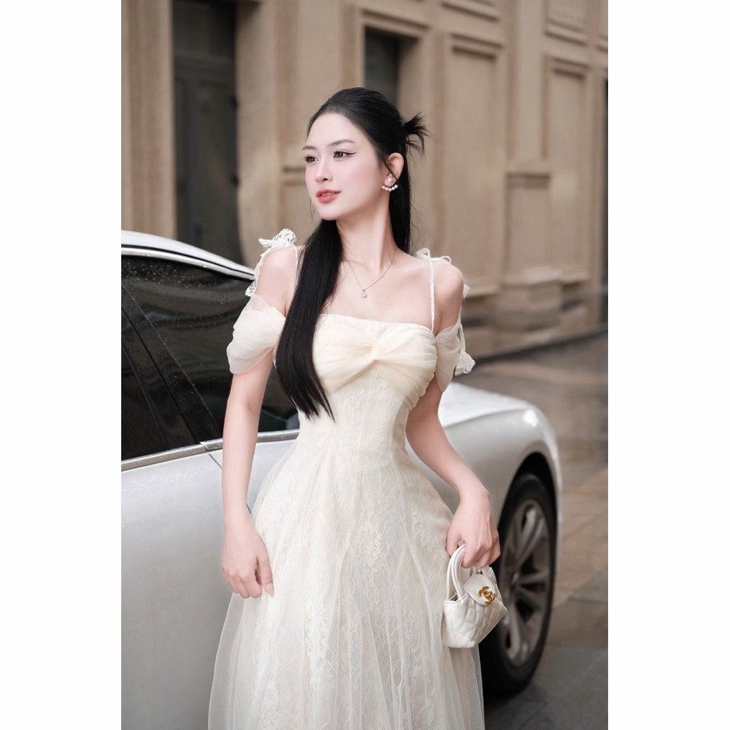 Off white lacey dress (Category: Evening dresses & gowns) located in Taytay. Submitted by murahubblueapppage (Listing ID 1464925842, Image 2). Description: Brand new What you see is what you get Large size Waistline up to 32 only Expect 1 size smaller pag vietnam size.