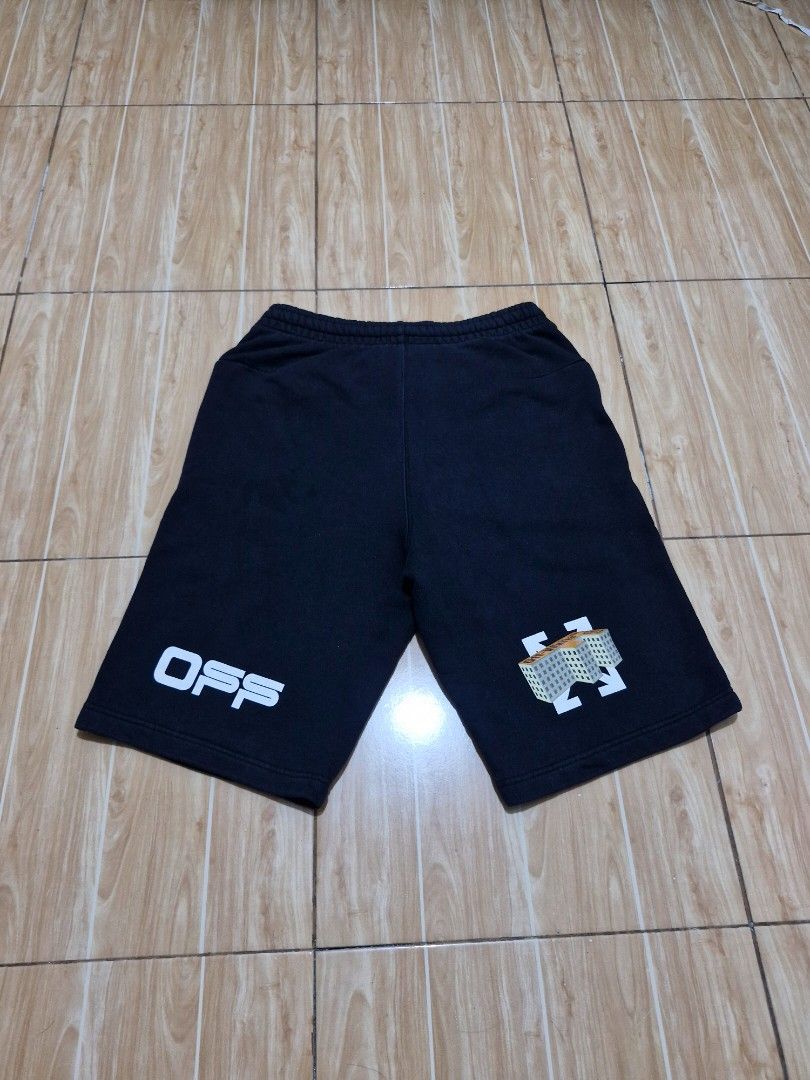 Off White Wavy Line Sweat Short Spring 2020 collection (Category: Shorts) located in Antipolo. Submitted by kentoy6666 (Listing ID 1464794907, Image 2). Description: .