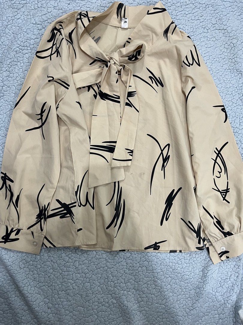 Office longsleeve (Category: Longsleeves) located in Manila. Submitted by leola_ (Listing ID 1464878859, Image 1). Description: .