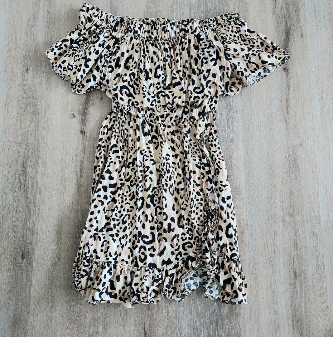 Offshoulder Animal Print Dress (Category: Dresses) located in Manila. Submitted by declutterwithC (Listing ID 1464770584, Image 2). Description: Brand : SEED Best fit : Small to medium Stretchy waist and aa shoulder part.