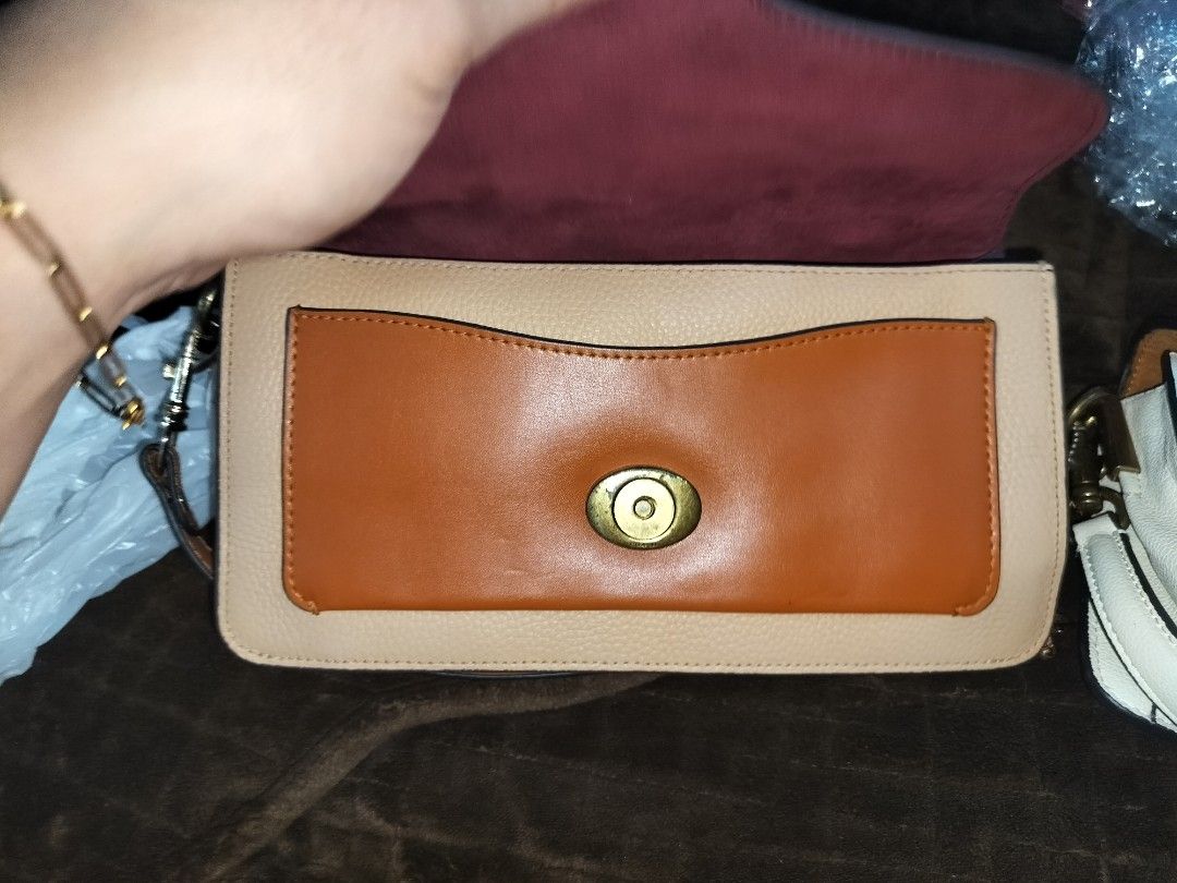 OG Coach tabby 26 (Category: Shoulder Bags) located in Caloocan City. Submitted by jennielz (Listing ID 1464870091, Image 2). Description: authentic Coach Tabby 26 -colorblock leather -YKK zip -Made in Vietnam - rubberlinings intact -no cracking -replaced sling -clean interior -minimal signs og usage -please see pics for details over all the bag is in good condition no lowballer pls. ☺️.