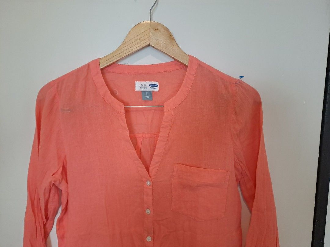 Old navy tunic longsleve (Category: Longsleeves) located in Manila. Submitted by joanbalde39643 (Listing ID 1464826526, Image 2). Description: This peach-toned Old Navy Sheer Pullover Tunic features a relaxed fit with a classic button-down V-neck and a single chest pocket. cotton linen.