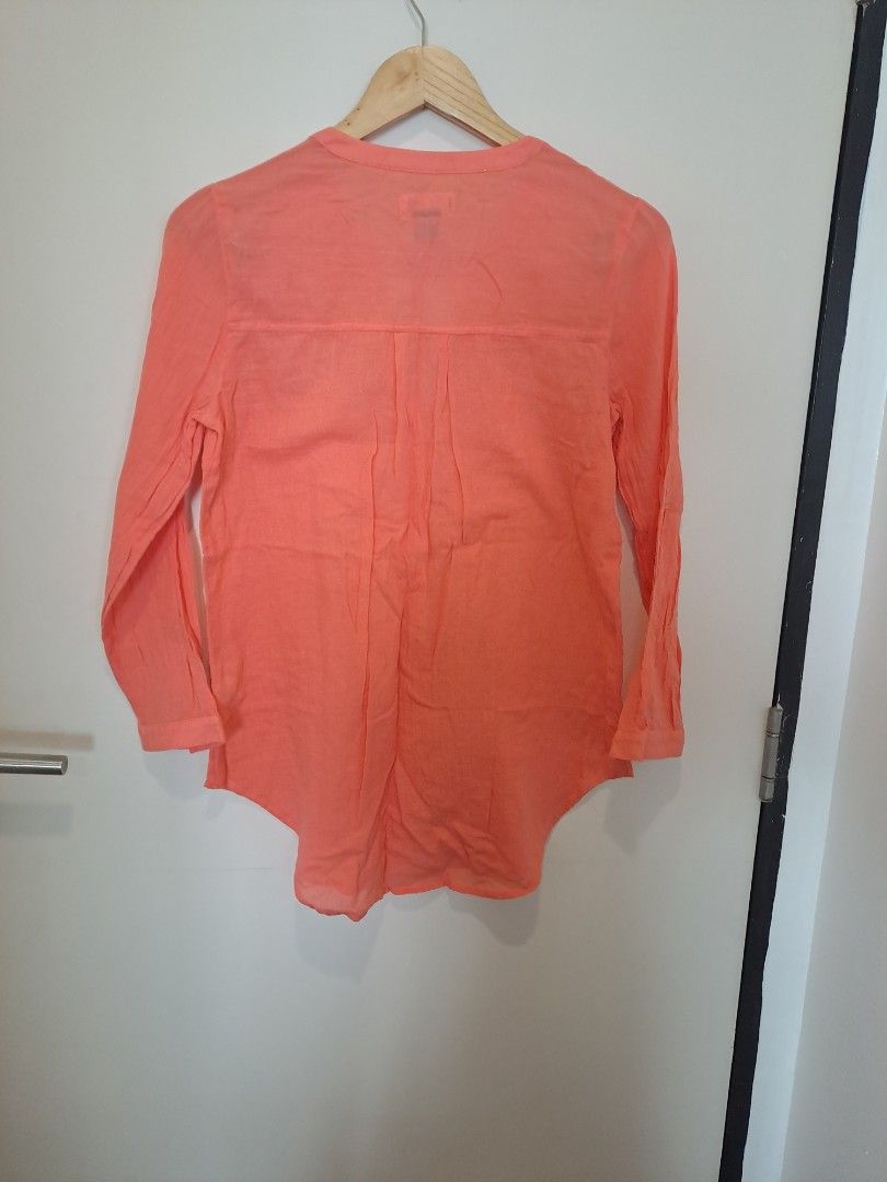 Old navy tunic longsleve (Category: Longsleeves) located in Manila. Submitted by joanbalde39643 (Listing ID 1464826526, Image 3). Description: This peach-toned Old Navy Sheer Pullover Tunic features a relaxed fit with a classic button-down V-neck and a single chest pocket. cotton linen.
