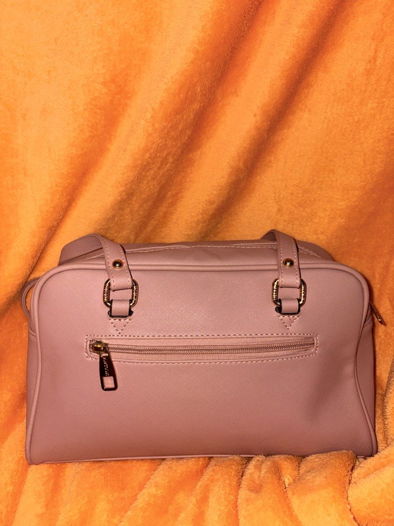 Old rose secosana (Category: Shoulder Bags) located in Cebu City. Submitted by zarafindss_24 (Listing ID 1464908078, Image 2). Description: .