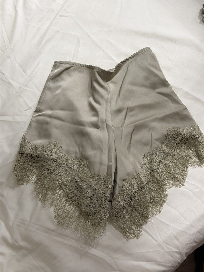 Olive green shorts with lace (Category: Shorts) located in Taguig. Submitted by darjaromanova (Listing ID 1464820609, Image 2). Description: .