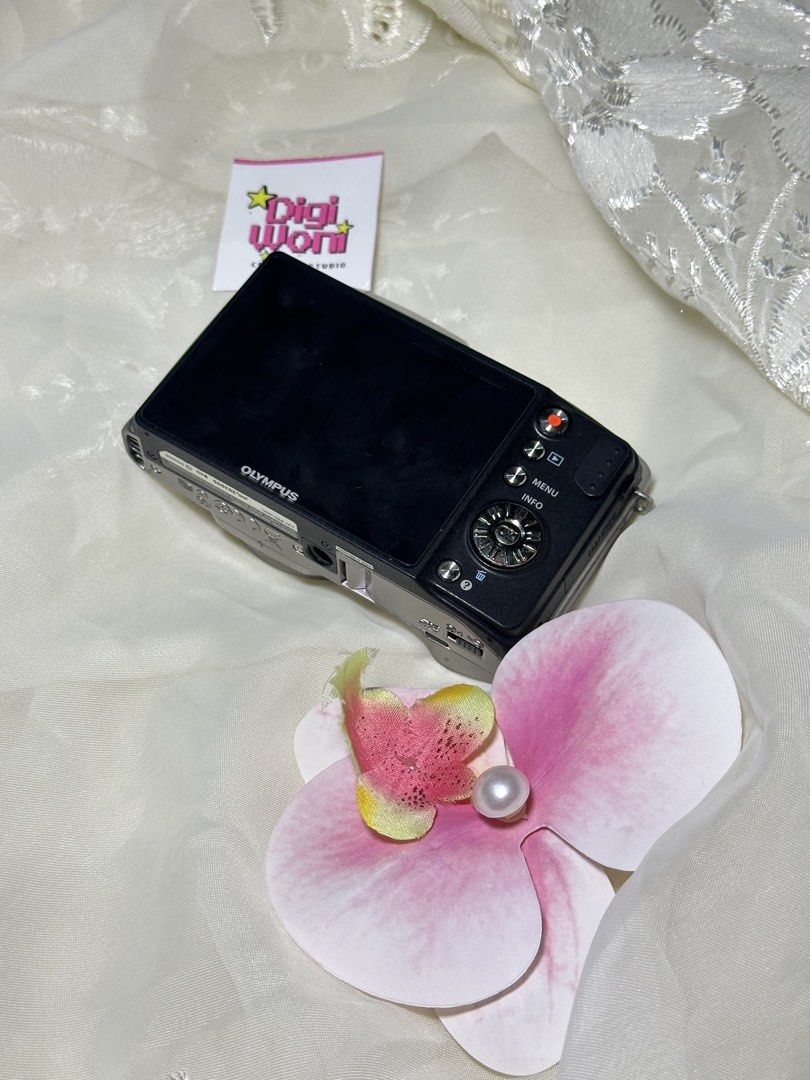 Olympus ZS-14 (Category: Cameras) located in Tiaong. Submitted by digi.woni (Listing ID 1464913473, Image 2). Description: 📸 Olympus ZS-14 (pop up flash + G7x dupe)🩶 💸 ₱ 7,499 ✅ Condition • 100% Tested & Fully Working • Autofocus & Zoom working • Flash working • Buttons & LCD fully functional ‼️Issue - scratches lang sa lcd 📦 Inclusions - camera unit - original battery - charger - original pouch - sd card - beaded strap - FREE extra pouch - F