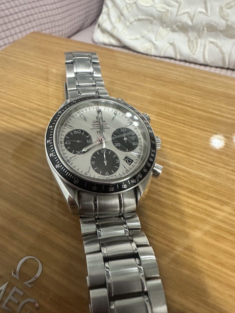 Omega Speedmaster Limited Series Japan Edition (Category: Luxury Watches) located in Caloocan City. Submitted by legala711 (Listing ID 1464867523, Image 3). Description: - Brand/Model: Omega Speedmaster Automatic Chronometer Limited Edition - Limited Edition: Piece #0502 out of 2009 worldwide - Dial: Striking white dial with three contrasting black sub-dials and date window at 4 o'clock - Bezel: Classic black tachymeter scale bezel - Case & Brace