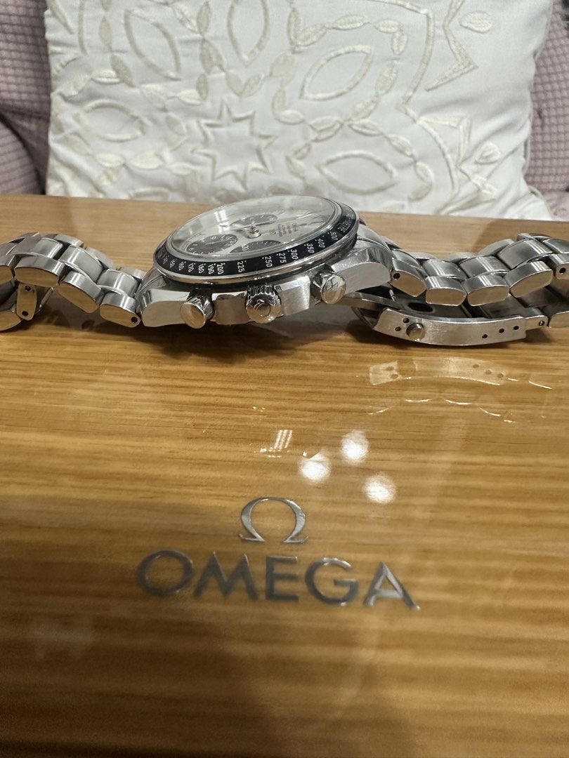 Omega Speedmaster Limited Series Japan Edition (Category: Luxury Watches) located in Caloocan City. Submitted by legala711 (Listing ID 1464867523, Image 2). Description: - Brand/Model: Omega Speedmaster Automatic Chronometer Limited Edition - Limited Edition: Piece #0502 out of 2009 worldwide - Dial: Striking white dial with three contrasting black sub-dials and date window at 4 o'clock - Bezel: Classic black tachymeter scale bezel - Case & Brace