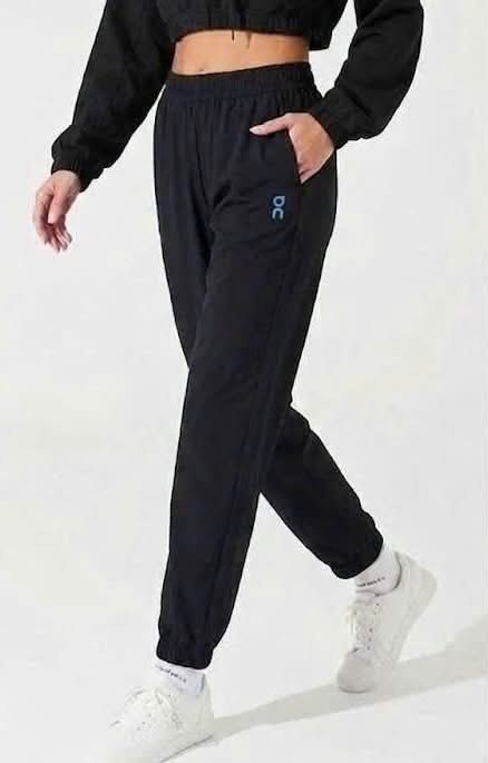 On Cloud Original Pants (Category: Trousers) located in Manila. Submitted by actd_luxury (Listing ID 1464966571, Image 1). Description: Super lightweight material— perfect for both casual pamorma or sporty looks 👟 Unisex fit 🖤 📏 Size Guide: • S: 29–31” waist | 36” length • M: 31–33” waist | 37” length • L: 33–36” waist | 38” length.