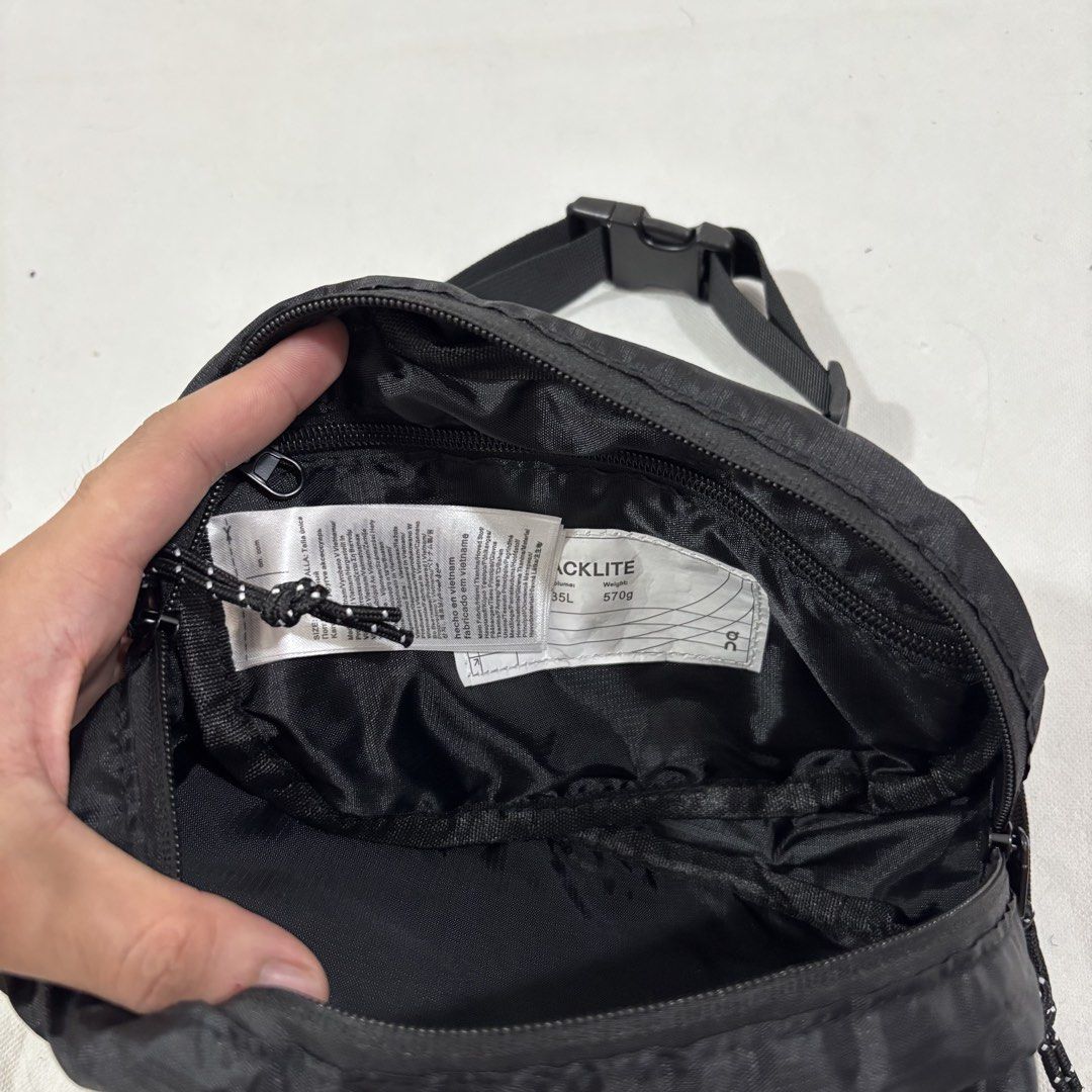 On Running Waterproof Fanny Pack Black (Category: Belt bags, Clutches and Pouches) located in Cavite. Submitted by itsayaaa (Listing ID 1464836892, Image 3). Description: - Brand: On Running - Color: Sleek black with reflective logo for visibility - Material: Lightweight and water-resistant - Storage: Spacious main compartment with interior zipper pocket - Exterior: Convenient front bungee cord system for extra gear - Fit: Adjustable waist strap 