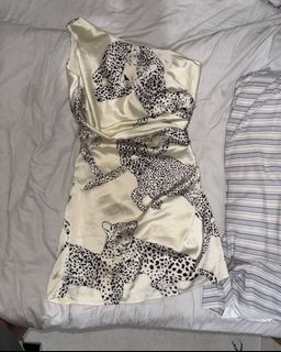 (Category: ) located in . Submitted by ianabanana20 (Listing ID 1464896146, Image 1). Description: .