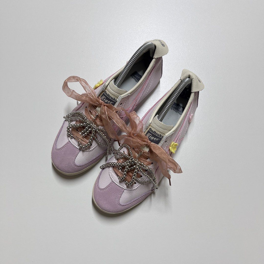 ONITSUKA US7.5 (Category: Casual Shoes) located in Carmona. Submitted by aijushoeshop (Listing ID 1464888317, Image 3). Description: ONÌTŚ Breeze pink colorway 7.5us l 25.5cm l 40.5 euro Excellent Condition✨ Mine : 1990 DISCLAIMER: AIJUSHOESHOP are not affiliated with or associated with any brands or companies mentioned. All products shown are independently sourced, The authenticity of items is not guaranteed unless verified/proven authentic. Buy