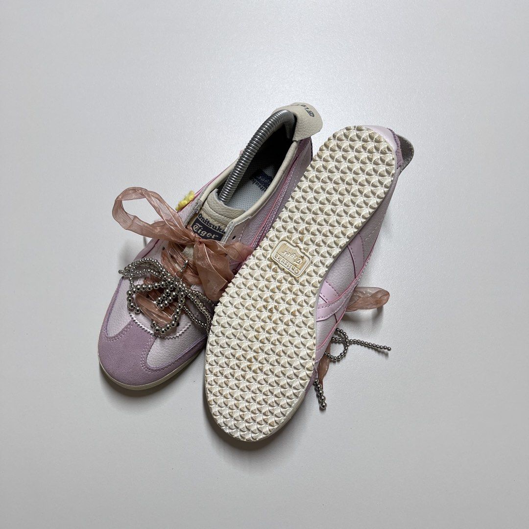 ONITSUKA US7.5 (Category: Casual Shoes) located in Carmona. Submitted by aijushoeshop (Listing ID 1464888317, Image 2). Description: ONÌTŚ Breeze pink colorway 7.5us l 25.5cm l 40.5 euro Excellent Condition✨ Mine : 1990 DISCLAIMER: AIJUSHOESHOP are not affiliated with or associated with any brands or companies mentioned. All products shown are independently sourced, The authenticity of items is not guaranteed unless verified/proven authentic. Buy