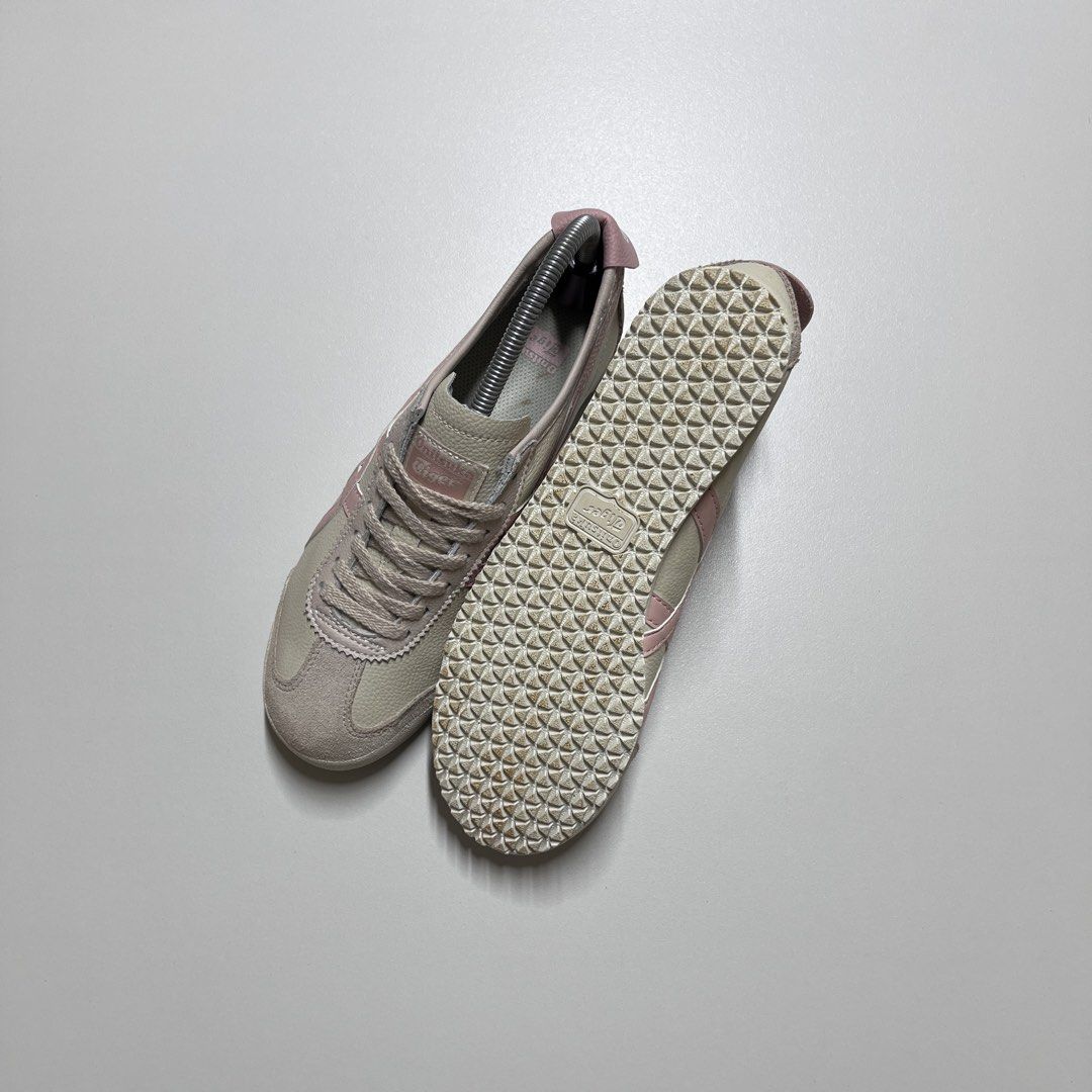 ONITSUKA US7 (Category: Casual Shoes) located in Carmona. Submitted by aijushoeshop (Listing ID 1464888627, Image 2). Description: ONÌTŚ oatmeal ginger peach colorway 7us l 25.3cm l 40euro Excellent Condition✨ Mine : 1990 DISCLAIMER: AIJUSHOESHOP are not affiliated with or associated with any brands or companies mentioned. All products shown are independently sourced, The authenticity of items is not guaranteed unless verified/proven authentic. B
