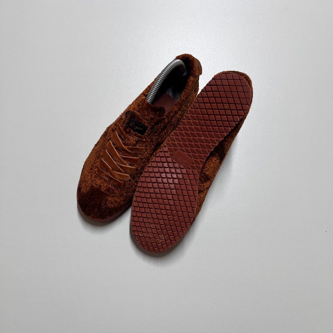 ONITSUKA US8 (Category: Casual Shoes) located in Carmona. Submitted by aijushoeshop (Listing ID 1464887698, Image 2). Description: ONÌTŚ “VELVET” colorway 8us l 26cm l 41.5euro Excellent Condition✨ Mine : 1990 DISCLAIMER: AIJUSHOESHOP are not affiliated with or associated with any brands or companies mentioned. All products shown are independently sourced, The authenticity of items is not guaranteed unless verified/proven authentic. Buyers are en
