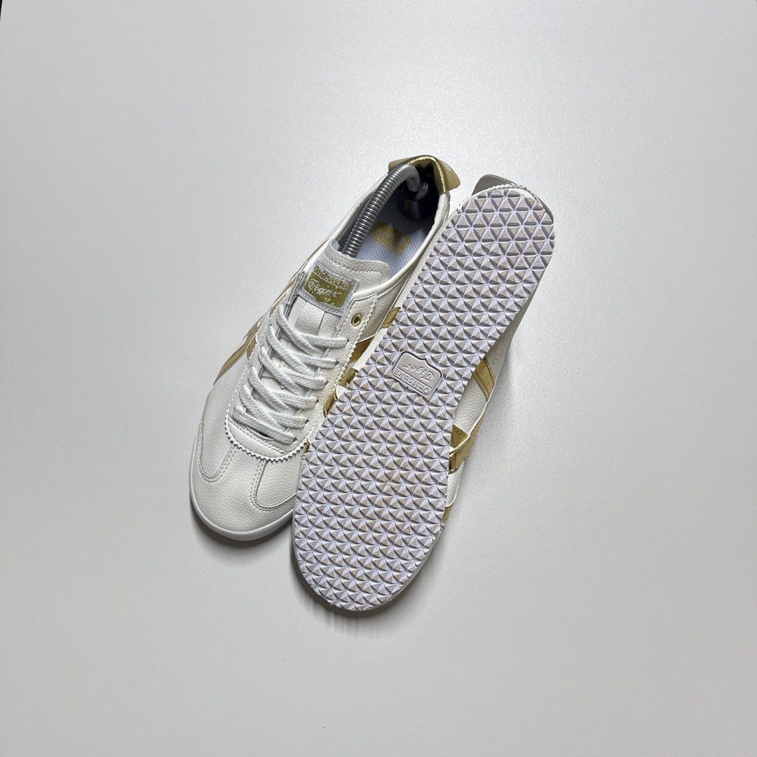 ONITSUKA US 8.5 (Category: Casual Shoes) located in Carmona. Submitted by aijushoeshop (Listing ID 1464881378, Image 2). Description: ONÌTŚ WHITE/RICH GOLD colorway 8.5us l 26.cm l 42 euro Excellent Condition✨ Mine : 1990 DISCLAIMER: AIJUSHOESHOP are not affiliated with or associated with any brands or companies mentioned. All products shown are independently sourced, The authenticity of items is not guaranteed unless verified/proven authentic. B