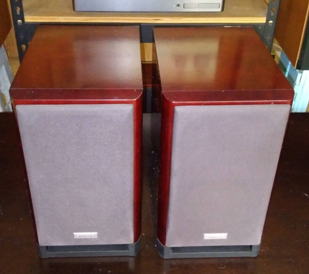 Onkyo D-152E Bookshelf Speakers Pair (Category: Soundbars, Speakers & Amplifiers) located in San Pedro. Submitted by mabosa (Listing ID 1464781307, Image 2). Description: - Brand/Model: Onkyo D-152E Bookshelf Speakers - Condition: Tested and working great, minor dust on drivers - Please see pictures to appreciate condition - Build: Solid and heavy with a rich wood grain finish cabinet, minor scratches - Design: Front-firing ports at the bottom an
