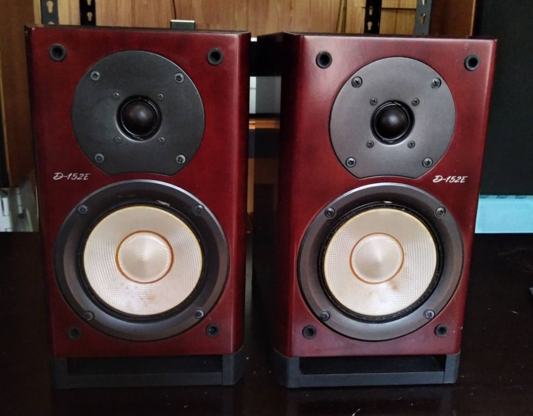 Onkyo D-152E Bookshelf Speakers Pair (Category: Soundbars, Speakers & Amplifiers) located in San Pedro. Submitted by mabosa (Listing ID 1464781307, Image 1). Description: - Brand/Model: Onkyo D-152E Bookshelf Speakers - Condition: Tested and working great, minor dust on drivers - Please see pictures to appreciate condition - Build: Solid and heavy with a rich wood grain finish cabinet, minor scratches - Design: Front-firing ports at the bottom an